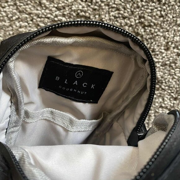 DOUGHTNUT 2-in-1 Split Back Crossbody Bag NWT - Picture 12 of 12